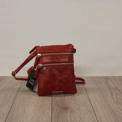 röd miniväska mini plånbok med axelrem crossbody väska röd