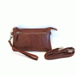 liten nätt väska som kan bli handledsväska / kuvertväska eller ha på axeln 3 i en skinnväska
