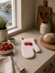 Oven Glove Strawberry checkered , 18 x 30 cm