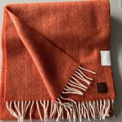 klassisk herrscarf i ull fiskbensmönstrad orange orange halsduk amanda christensen