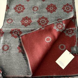 halsduk bordeaux grå medaljong mönster herr dam