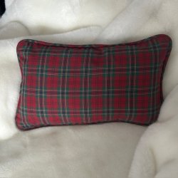 rutigt kuddfodral i inrött grönt tartan klassiskt kuddfodral 30 x 50