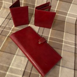 julklapsstips presenttips dam reseplånbokset i rött skinn