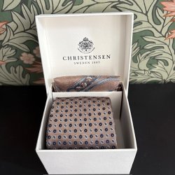 slips i box medallion sidenslips tape beige amanda christensen gentlemen old money style