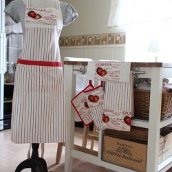 Apron Strawberry, 70 x 90 cm