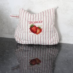 Toiletry bag Strawberry, 26 x 30 cm