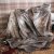 Pläd Deluxe Varg, faux fur pläd, tjock mjuk pläd, tvättbar pläd, pläd 150x200, lyxig filt, pälspläd, inredningspläd, värmande pl