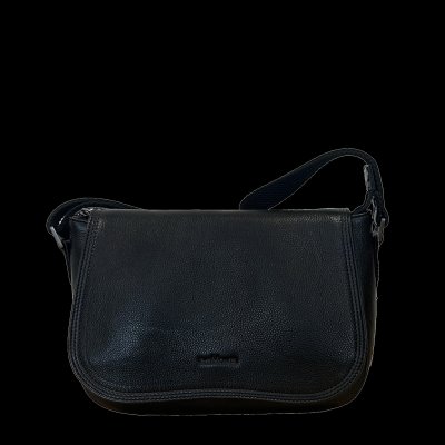 Zoom bild av svart skinnväska the monte saddler sadelväska rustik stilren sober design