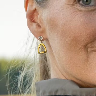 Zoom bild av Örhängen Stigbygel. guld