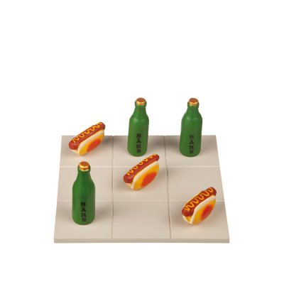 Zoom bild av Luffarschack i trä, korv med bröd