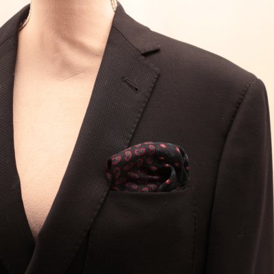 Zoom bild av kavajficka näsduk marinblå mönstrad herr 4 för 3