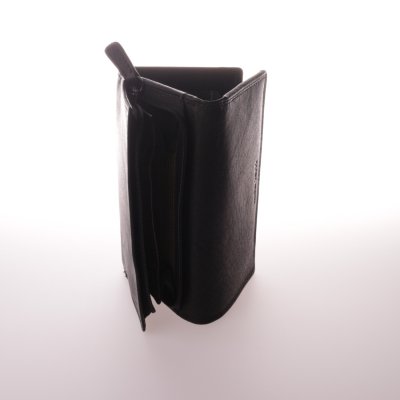 Zoom bild av kalvskinns plånböcker från småland