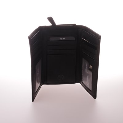 Zoom bild av klassiska skinnplånböcker från småland svensk design