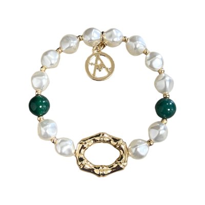Zoom bild av elastiskt armband med pärlor o stenar grön italienskt armband milano