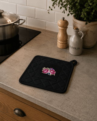 Zoom bild av Grytlapp Shabby Rose Black, 23 x 23 cm