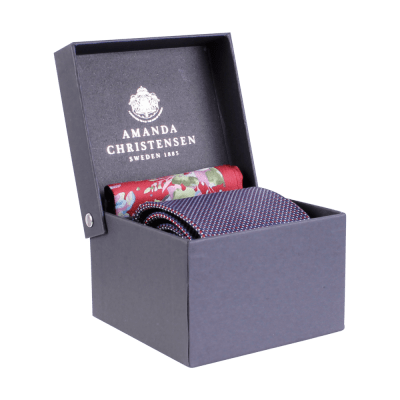 Zoom bild av slips sidenäsduk bröstnäsduk näsduk fickduk