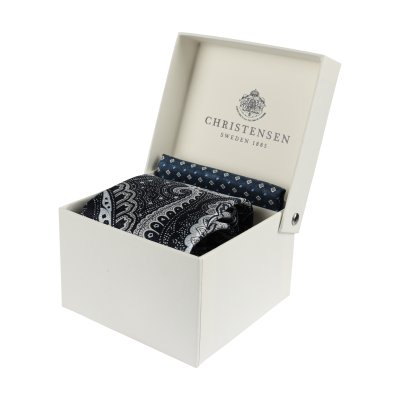 Zoom bild av slipsbox sidenslips paisley samt näsduk siden marinblå navy amanda christensen