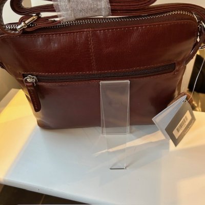 Zoom bild av Axelremsväska Beata L.F, Brandy