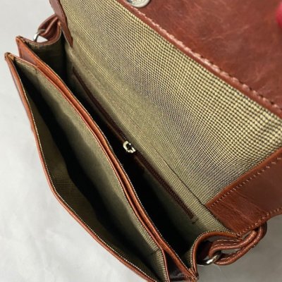 Zoom bild av Axelremsväska Classic dam lock L.F, Small Brandy