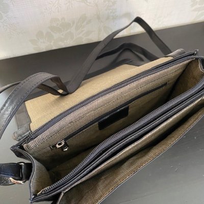 Zoom image of Shoulder Bag Classic women L.F, Medium Svart