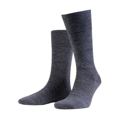 Zoom bild av ankelsocka strumpa kortstrumpa ull gråmelerad