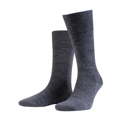 Zoom bild av ankelsocka strumpa kortstrumpa ull gråmelerad