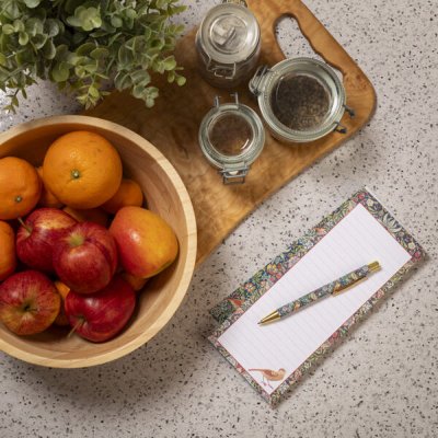 Zoom bild av shoppinglist inköpslista magnet