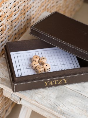 Zoom bild av Yatzy Hugo