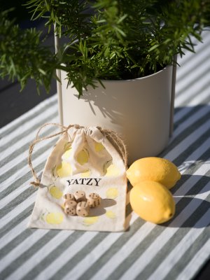 Zoom bild av Yatzy i tygpåse,Citron