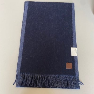 Zoom bild av herr halsduk farsdag julklappstips gentlemannen välklädd halsduk