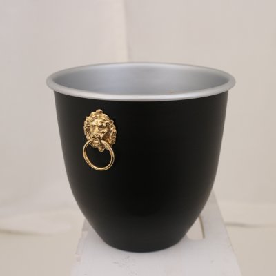 svart champagnekylare vinkylare matt svart med lejonhuvuden i mässing