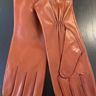 Zoom image of Lambskin gloves women, Cognac
