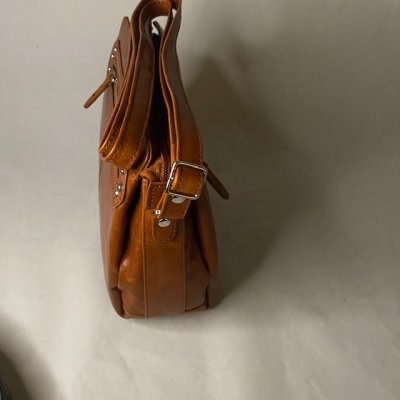 Zoom bild av Axelremsväska Classic dam L.F, Medium Cognac