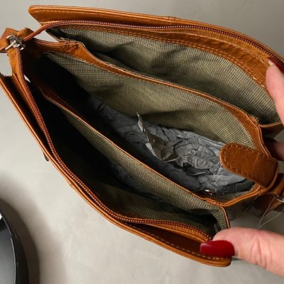 Zoom bild av Axelremsväska Classic dam L.F, Medium Cognac