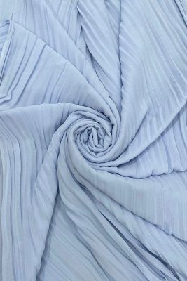 Zoom bild av tunn cape sommarkläning top cover up poncho plissrad chiffong