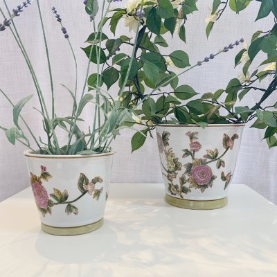 Zoom image of Pottery Small Dalia