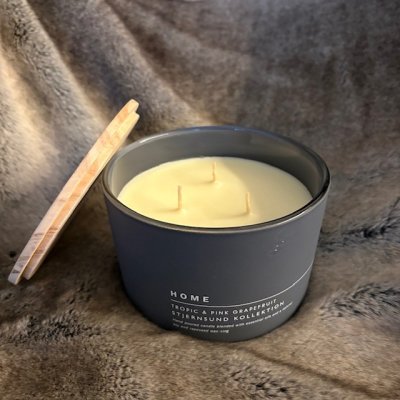 Zoom bild av stort doftljus block ,ed trälock 3 vekar stort doftljus