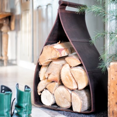 Zoom bild av Vedkorg i skinn