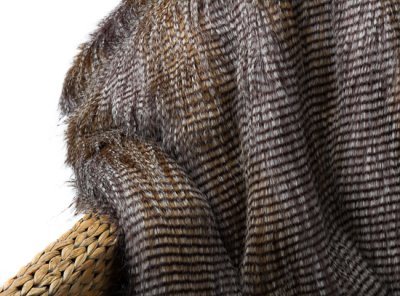 Zoom bild av premium pläd konstverk vacker arbetad hantverkspläd fjädrar påfågel