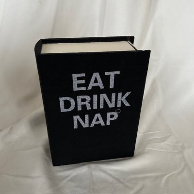 Zoom bild av soho house hem new mags coffe table book bag inbox bok