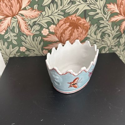 Zoom bild av skål porslin hansmålat vintagestyle