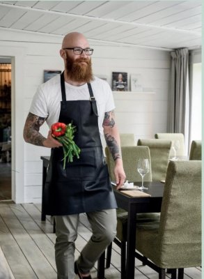 snyggt förkläde i koskinn i svart skinn för mannen som har allt matlagnings förkläde presenttips