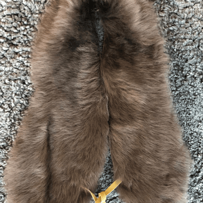 Zoom image of fur collar in sheepskin, olive