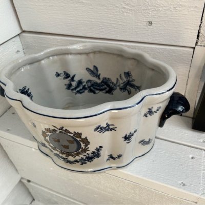 Zoom bild av sekelskifteskrukor i old money stil ärvda pengar