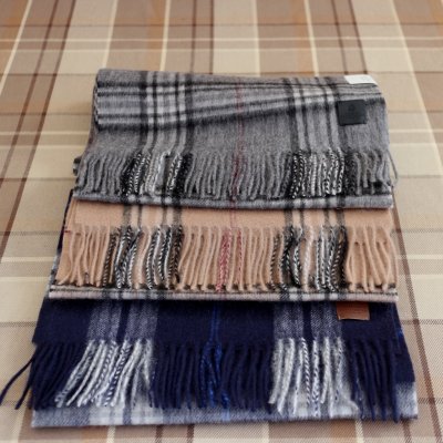 Zoom image of Scarf checked 100% Wool, Navy
