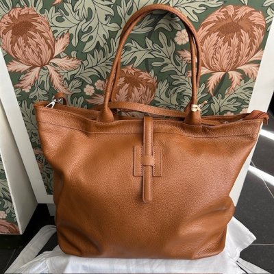 Zoom bild av dollarläder hamrat skinn shopper snygg klassisk italiensk skinnväska stor shopper totebag