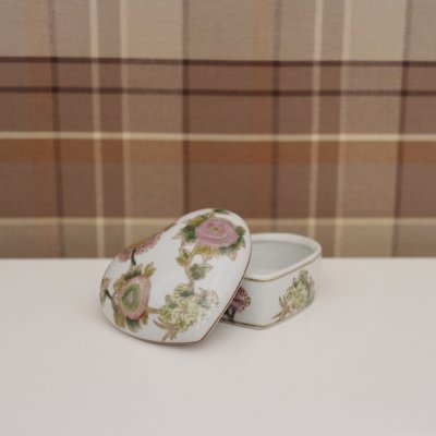Zoom bild av dalia smyckesask gårdsromantisk stil
