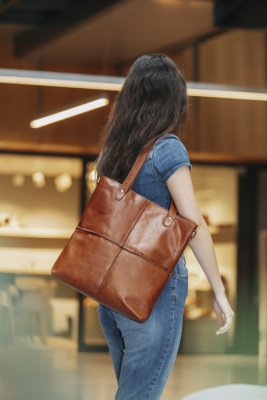 Zoom bild av skinnkasse totebag house of sajaco ipad medium