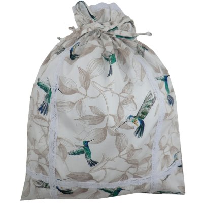 Zoom bild av vacker engelsk tygpåse för tvätt förvaring handtryckt mönster kolibri hummingbird