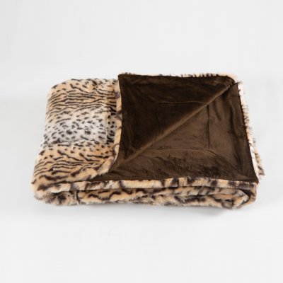 Zoom bild av snygga djurmönstrade plädar i premiumkvalitet tiger